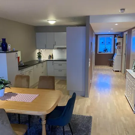 Privat bolig Midt I Sentrum, Privat Rom I Delt
